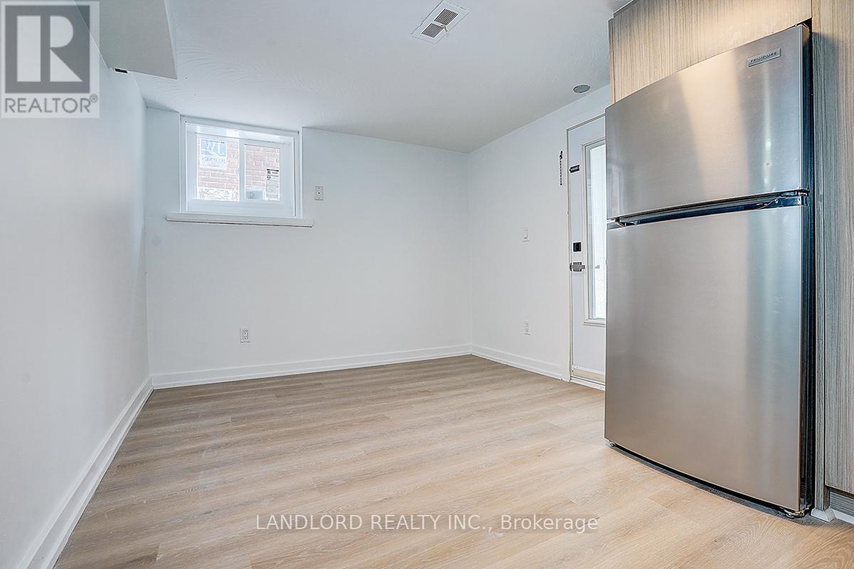 Lower - 56 Bicknell Avenue, Toronto, Ontario  M9M 4G5 - Photo 17 - W13175916