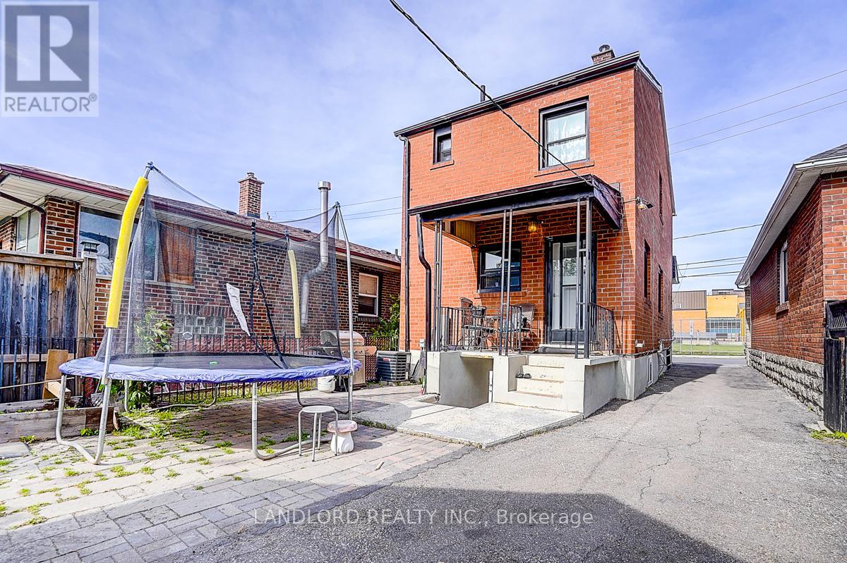 Lower - 56 Bicknell Avenue, Toronto, Ontario  M9M 4G5 - Photo 3 - W13175916
