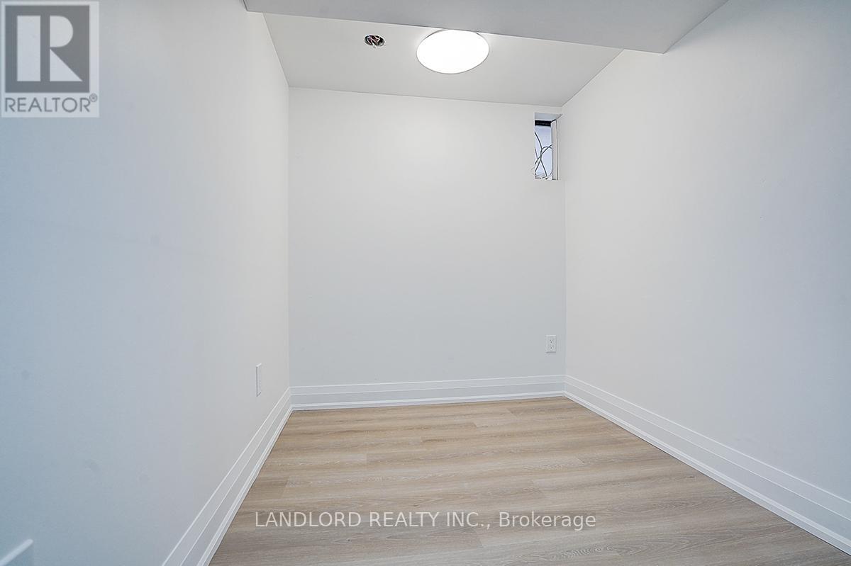 Lower - 56 Bicknell Avenue, Toronto, Ontario  M9M 4G5 - Photo 33 - W13175916