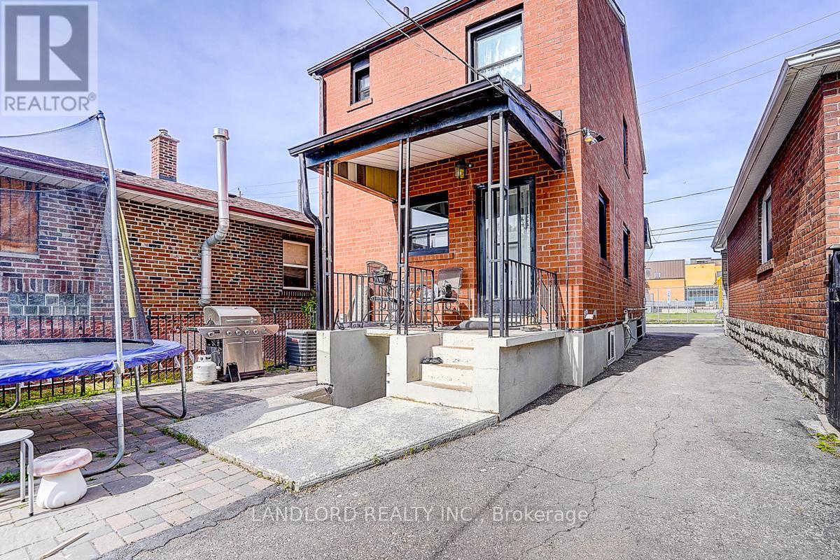 Lower - 56 Bicknell Avenue, Toronto, Ontario  M9M 4G5 - Photo 4 - W13175916