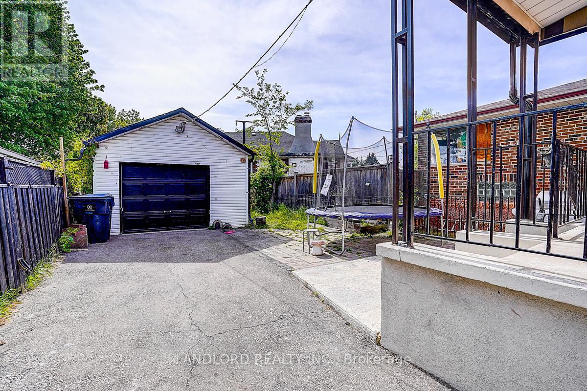 Lower - 56 Bicknell Avenue, Toronto, Ontario  M9M 4G5 - Photo 5 - W13175916