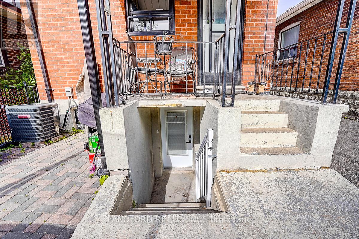 Lower - 56 Bicknell Avenue, Toronto, Ontario  M9M 4G5 - Photo 6 - W13175916