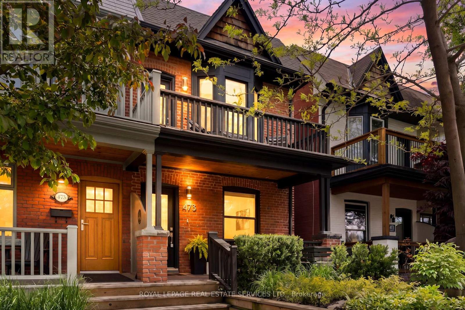 <div class="slider-price">$1,379,000</div><p>473 Beresford Avenue, Toronto, Ontario</p>