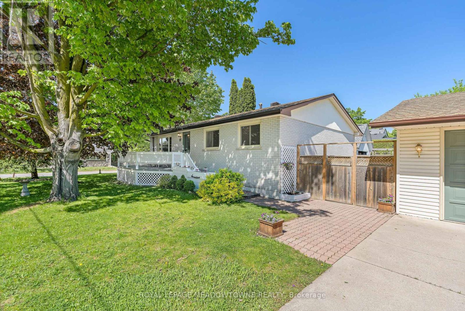 17 College Street, Halton Hills, Ontario  L7G 2N6 - Photo 3 - W13175958