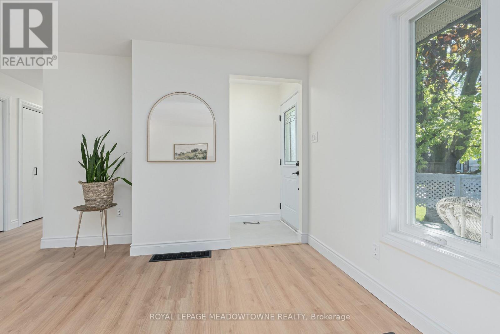 17 College Street, Halton Hills, Ontario  L7G 2N6 - Photo 8 - W13175958