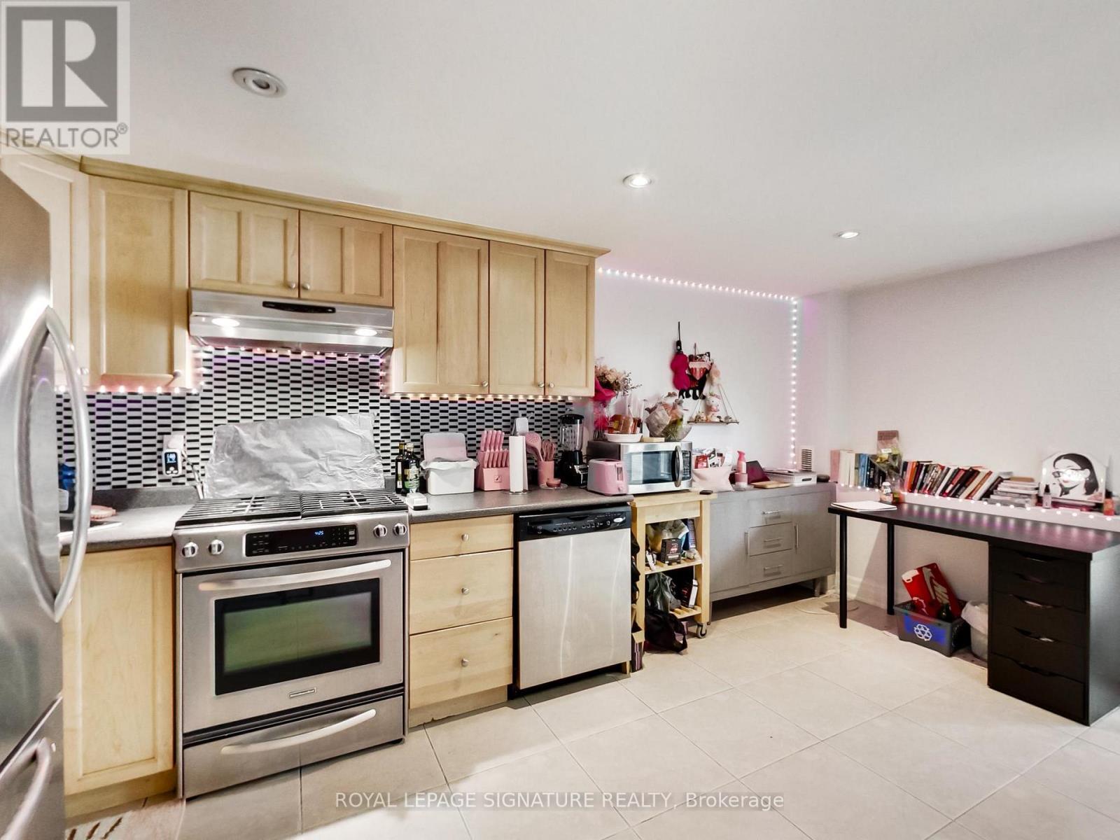 55 Cameron Avenue, Toronto, Ontario  M6M 1R1 - Photo 37 - W13176022