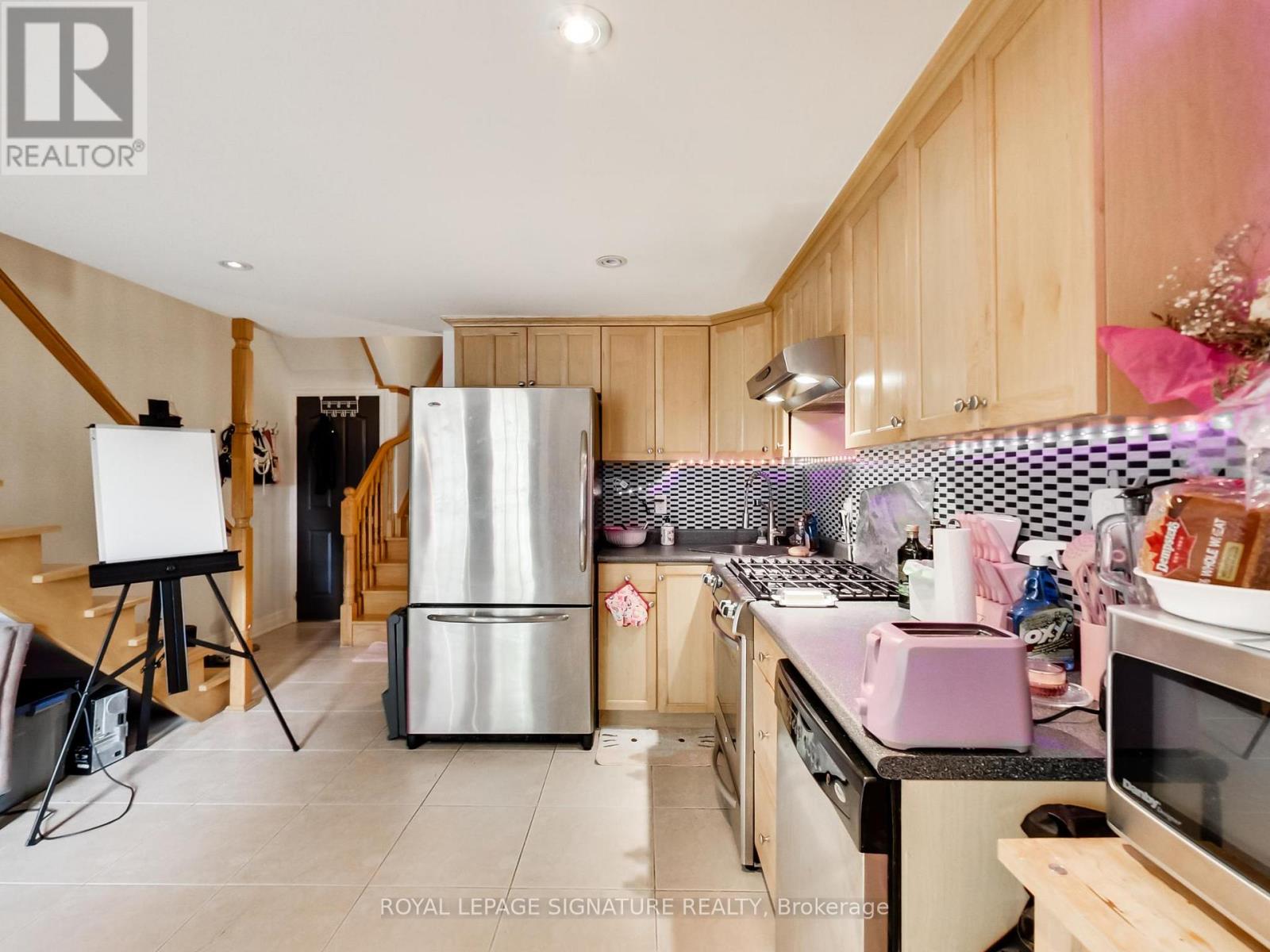 55 Cameron Avenue, Toronto, Ontario  M6M 1R1 - Photo 38 - W13176022