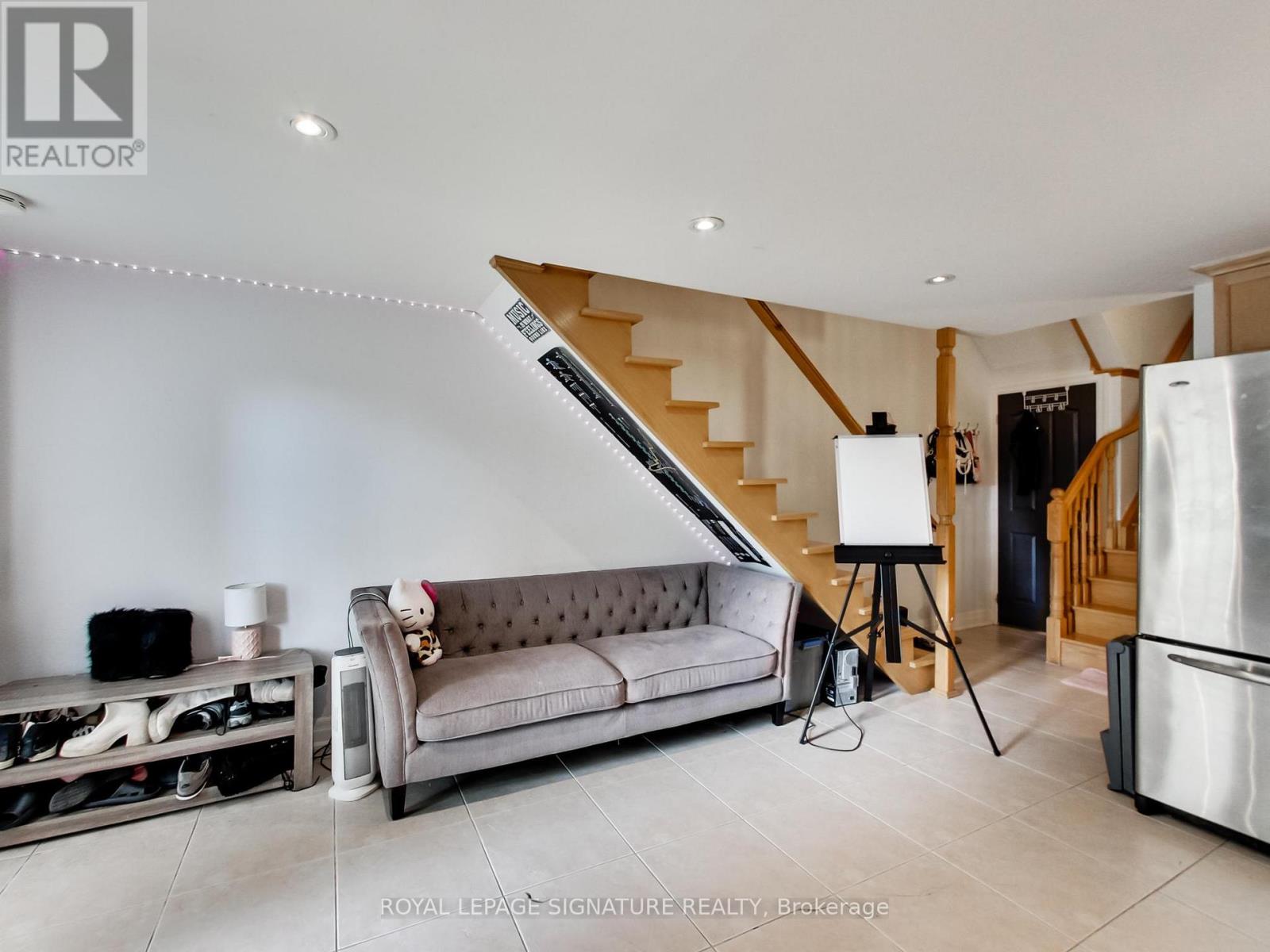 55 Cameron Avenue, Toronto, Ontario  M6M 1R1 - Photo 39 - W13176022