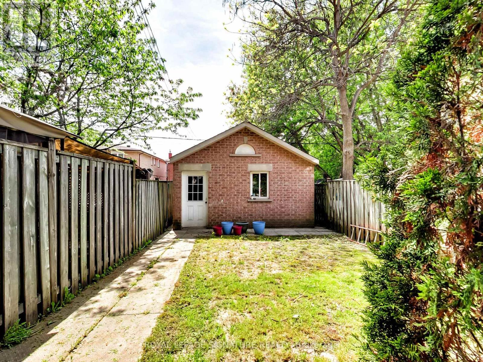 55 Cameron Avenue, Toronto, Ontario  M6M 1R1 - Photo 44 - W13176022