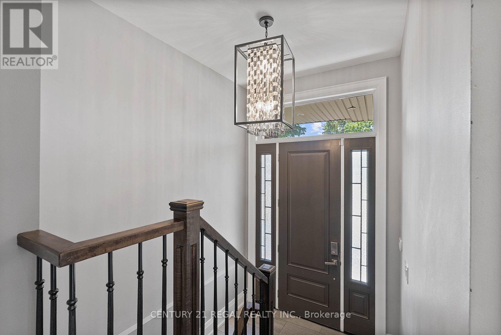 18 Rowse Crescent, Toronto, Ontario  M9P 3L5 - Photo 3 - W13176028