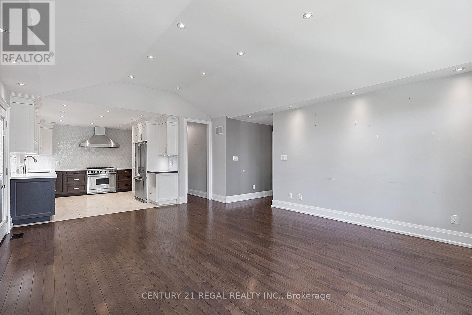 18 Rowse Crescent, Toronto, Ontario  M9P 3L5 - Photo 8 - W13176028