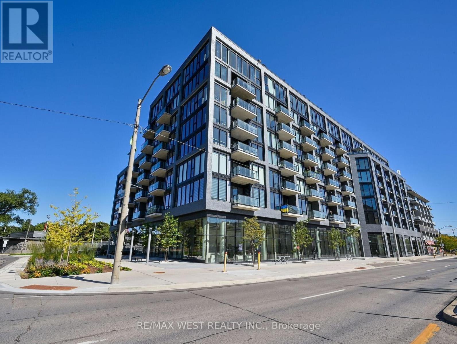 407 - 7 SMITH CRESCENT, Toronto, Ontario