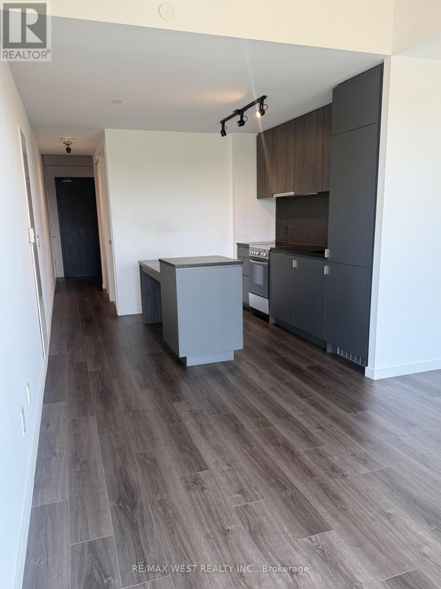 407 - 7 Smith Crescent, Toronto, Ontario  M8Z 0G3 - Photo 3 - W13176158