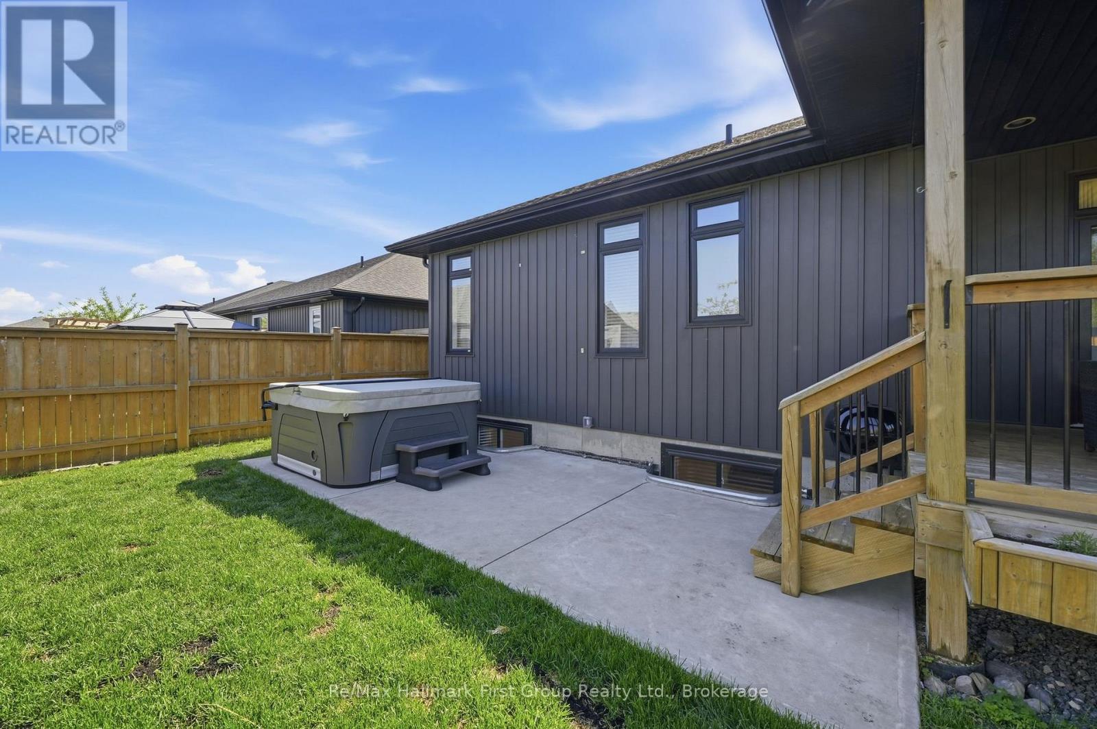 12 Ambrosia Terrace, Quinte West, Ontario  K8V 0G6 - Photo 34 - X13176206