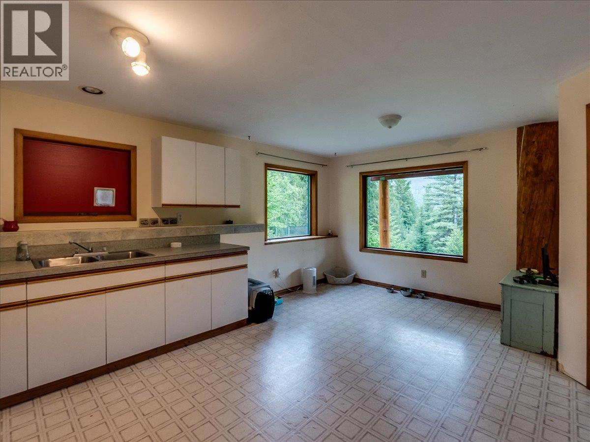 1990 6 Highway, Crescent Valley, British Columbia  V0G 1H0 - Photo 31 - 10388513