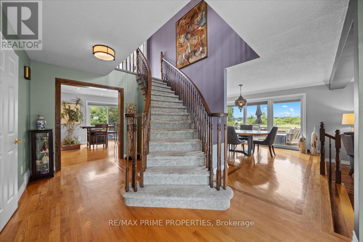 800 Fairwinds Terrace, Ottawa, Ontario  K1C 2X6 - Photo 3 - X12793934