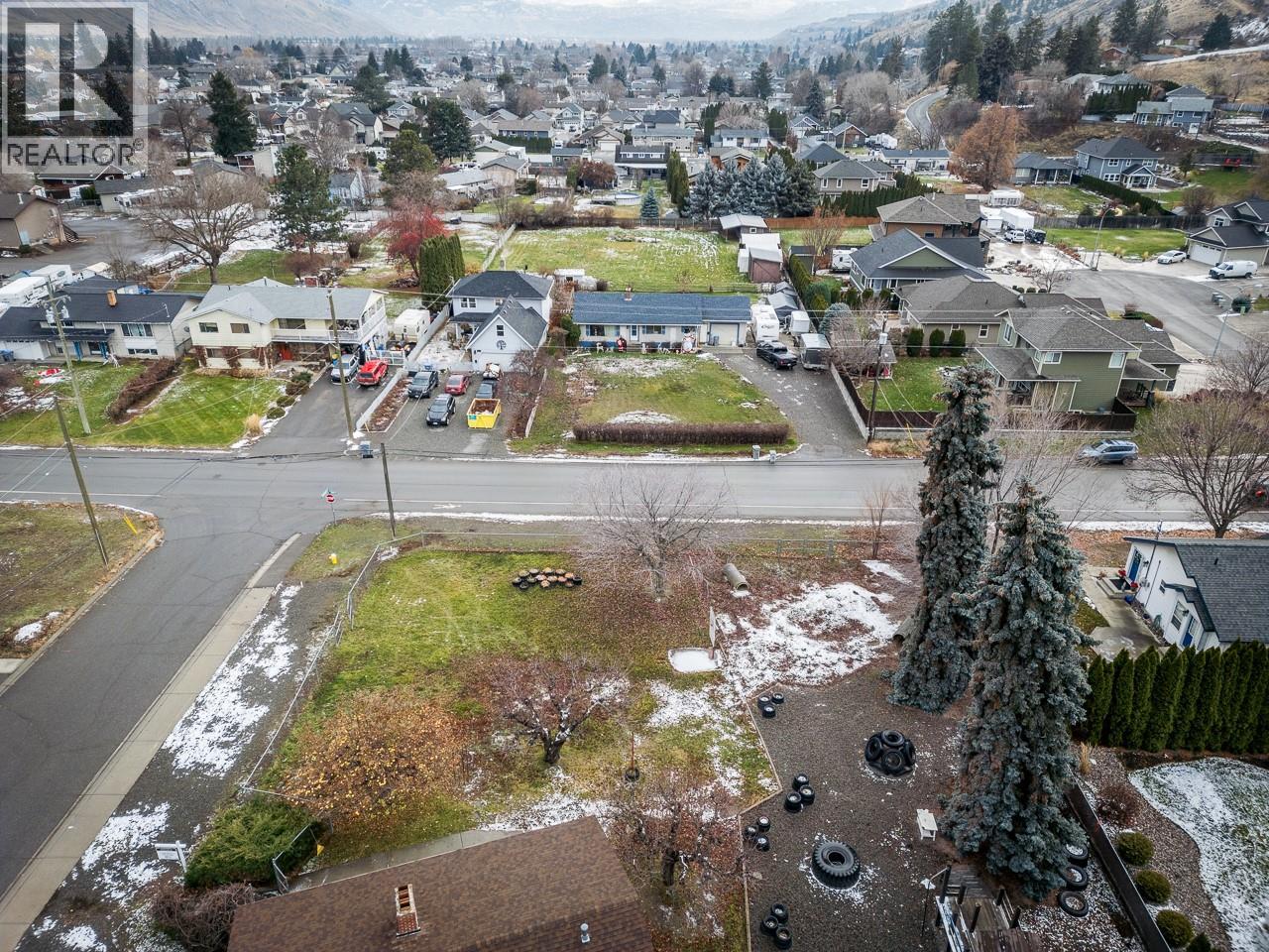 3202 Hargraves Place, Kamloops, British Columbia V2B 8H3 - Photo 4 - 10388781