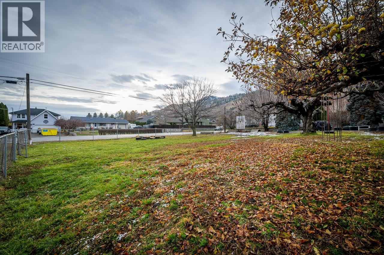 3202 Hargraves Place, Kamloops, British Columbia V2B 8H3 - Photo 5 - 10388781