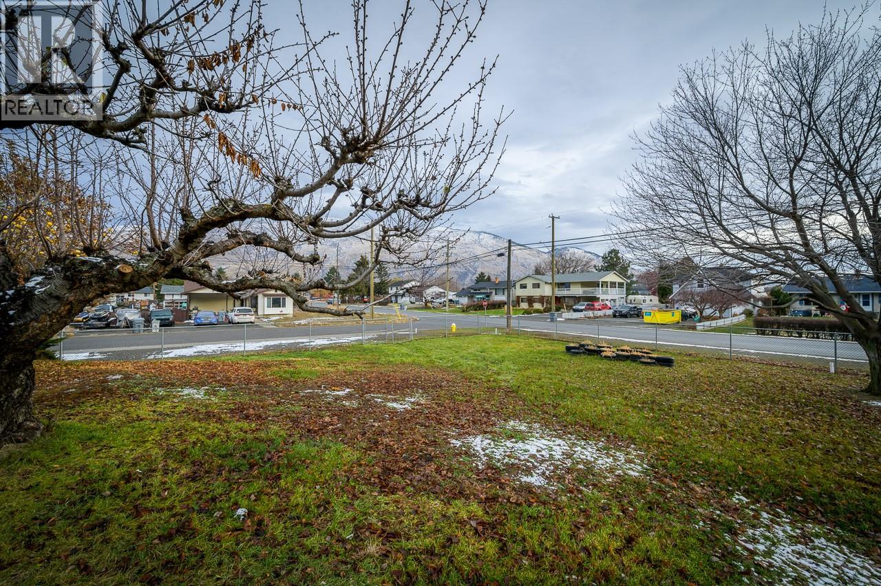 3202 Hargraves Place, Kamloops, British Columbia V2B 8H3 - Photo 6 - 10388781