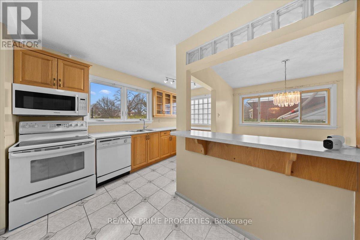 72 Crownhill Street, Ottawa, Ontario  K1J 7K8 - Photo 6 - X13063568