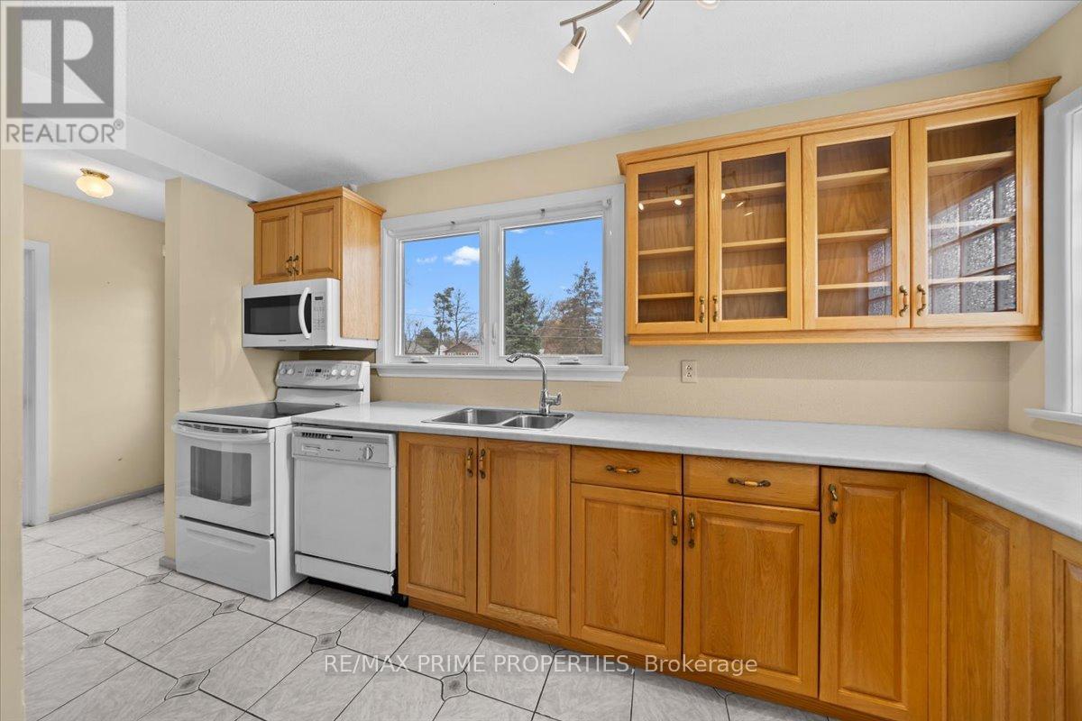 72 Crownhill Street, Ottawa, Ontario  K1J 7K8 - Photo 8 - X13063568
