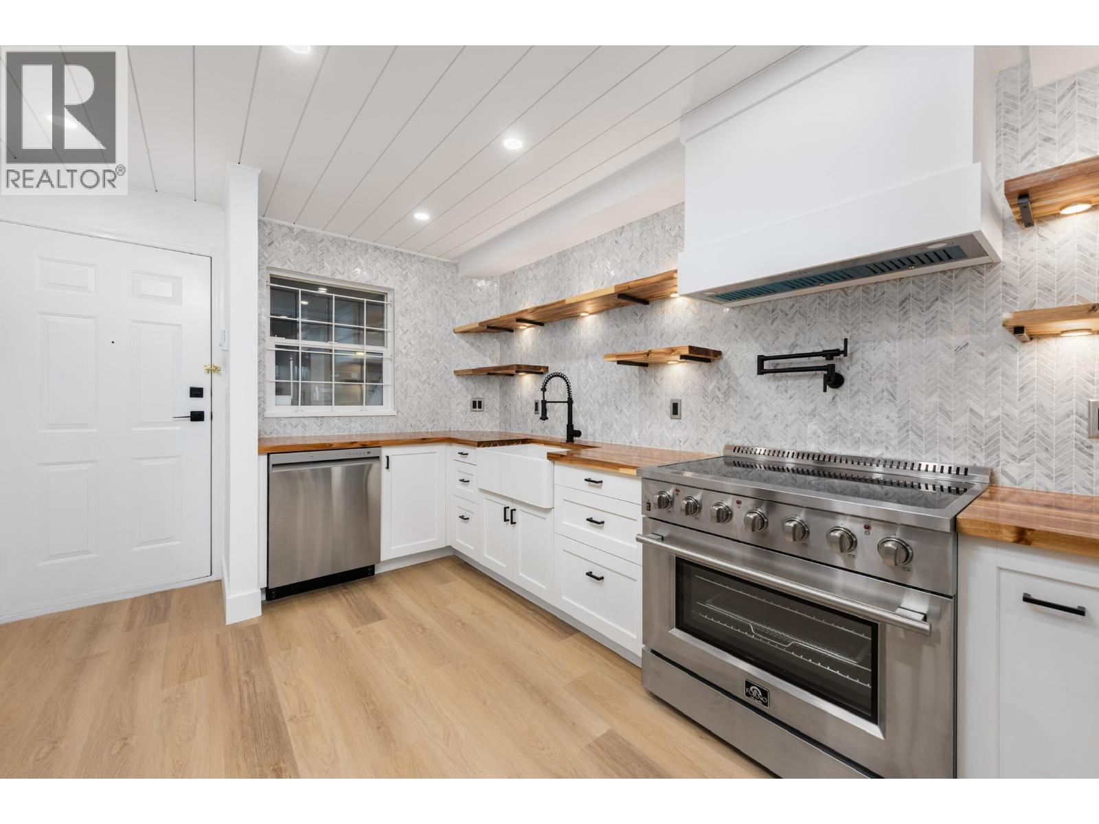 318 2238 Kingsway, Vancouver, British Columbia  V5N 2T7 - Photo 2 - R3128102