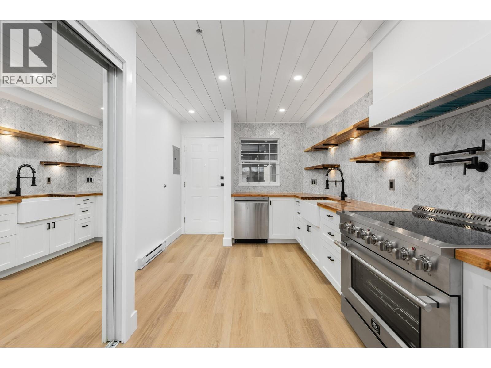 318 2238 Kingsway, Vancouver, British Columbia  V5N 2T7 - Photo 3 - R3128102