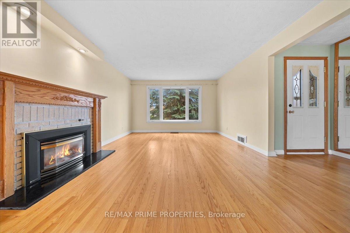 72 Crownhill Street, Ottawa, Ontario  K1J 7K8 - Photo 3 - X13063568