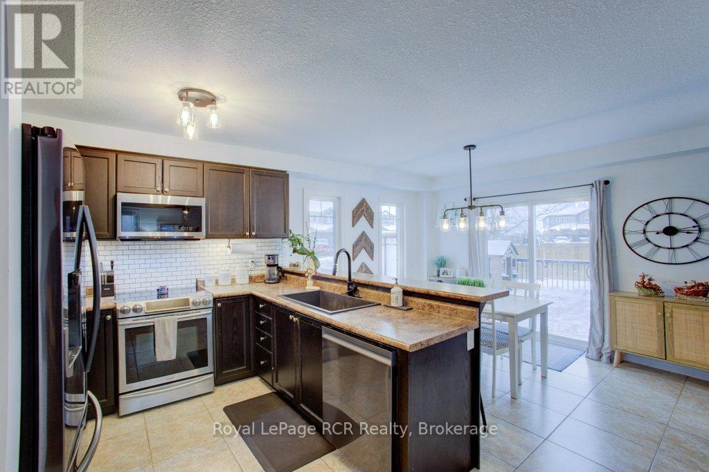 11 Green Street, Mapleton, Ontario  N0G 1P0 - Photo 9 - X13176198