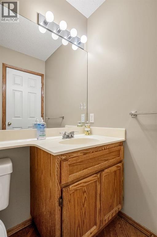 131 Lake Simcoe Court Se, Calgary, Alberta  T2J 7E7 - Photo 17 - A2310593