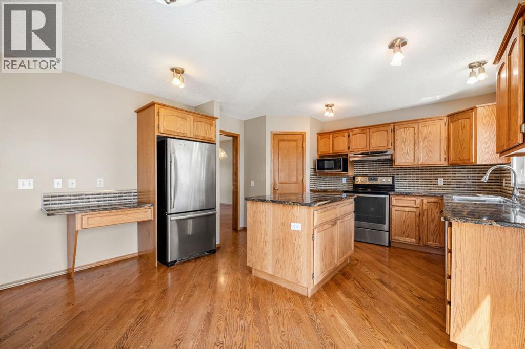 131 Lake Simcoe Court Se, Calgary, Alberta  T2J 7E7 - Photo 10 - A2310593