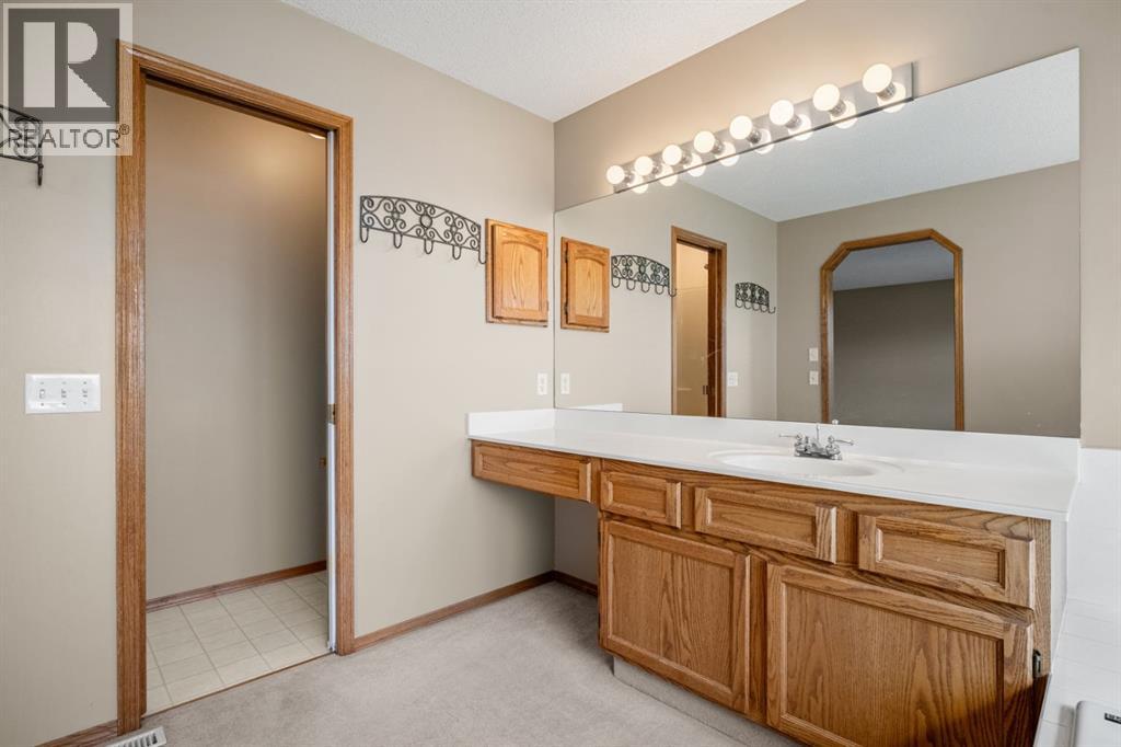131 Lake Simcoe Court Se, Calgary, Alberta  T2J 7E7 - Photo 21 - A2310593