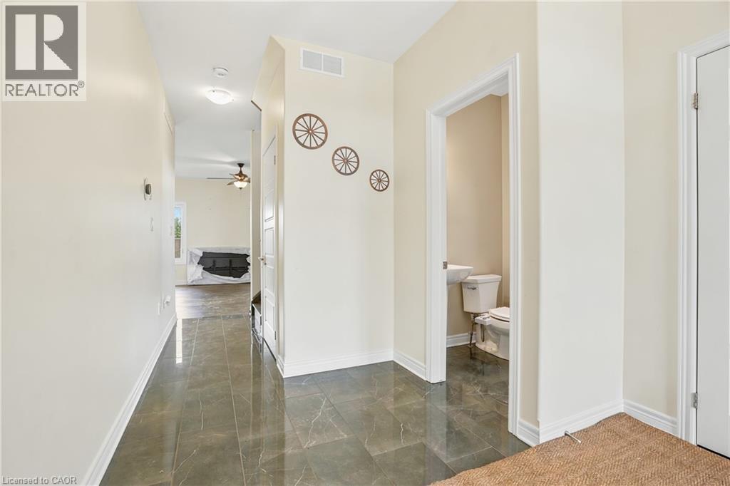374 Viger Drive S, Welland, Ontario  L3B 0E2 - Photo 4 - 40833739