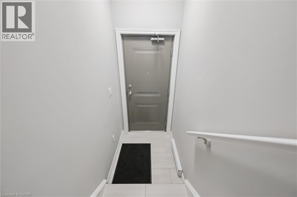 9 Lomond Lane, Kitchener, Ontario  N2R 0T6 - Photo 4 - 40833352