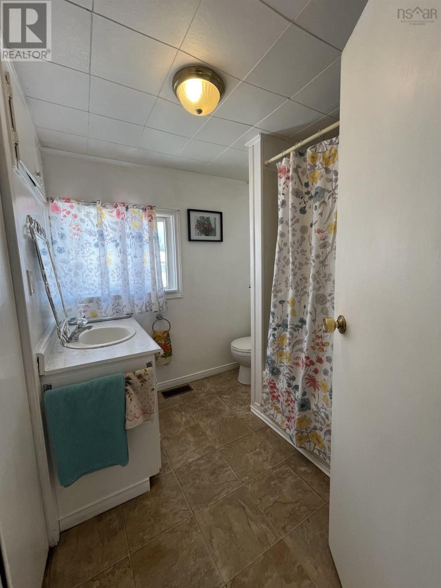 66 Mcgee Street, Springhill, Nova Scotia  B0M 1X0 - Photo 10 - 202602974