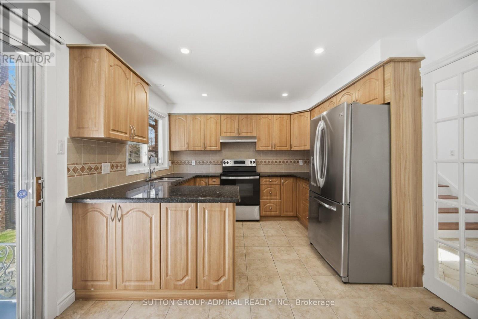 53 Bestview Drive, Toronto, Ontario  M2M 2X8 - Photo 12 - C13155896