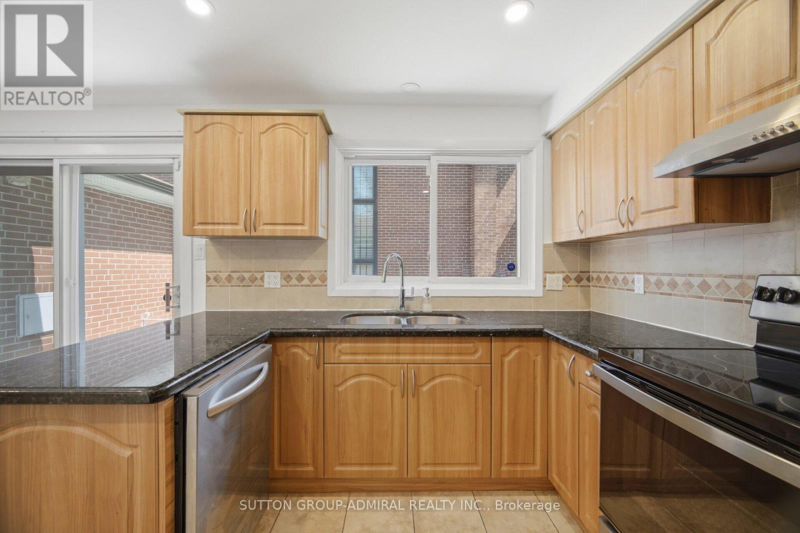 53 Bestview Drive, Toronto, Ontario  M2M 2X8 - Photo 14 - C13155896