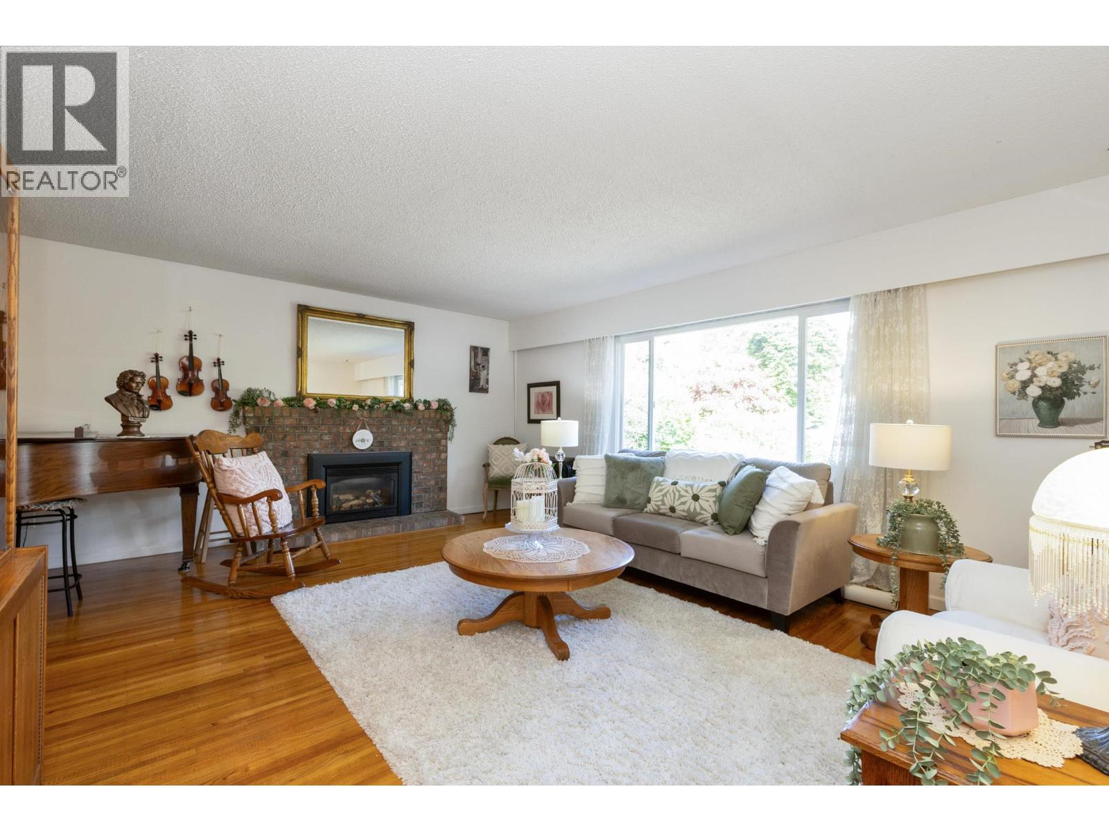 160 Harvard Drive, Port Moody, British Columbia  V3H 1S8 - Photo 3 - R3127966