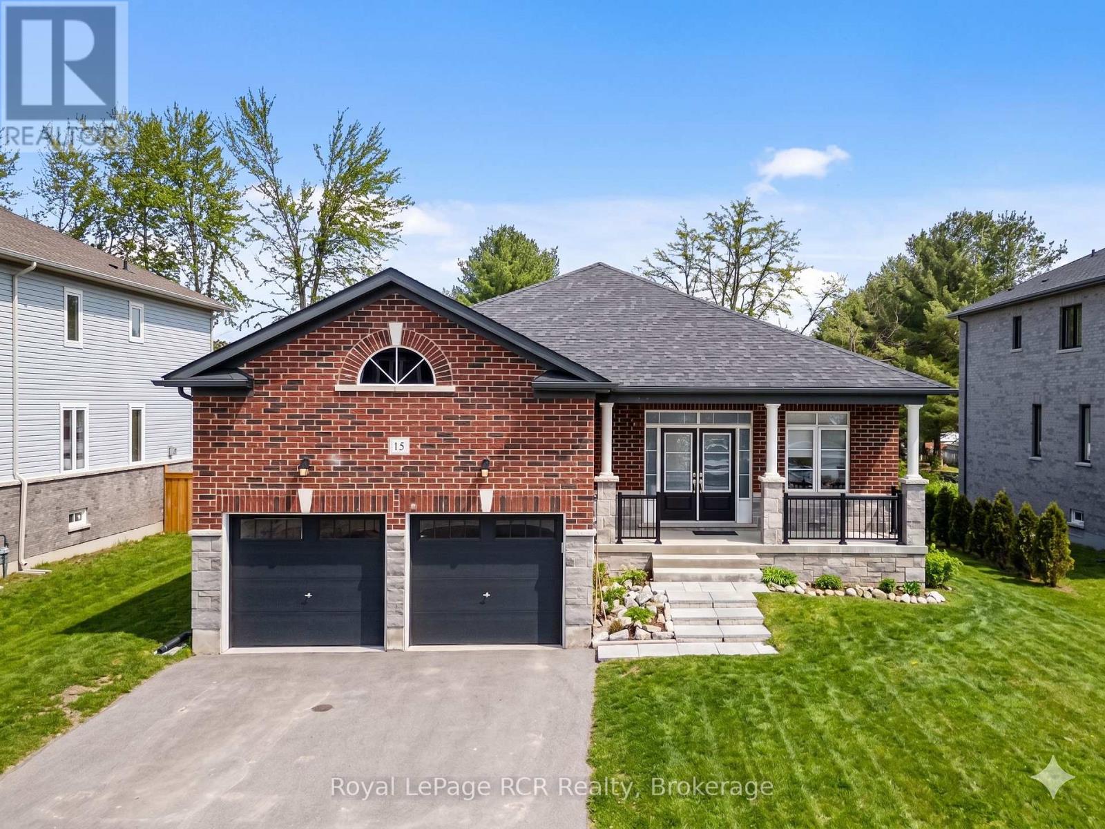 15 Emerald Street, Wasaga Beach, Ontario  L9Z 0K8 - Photo 1 - S12899038