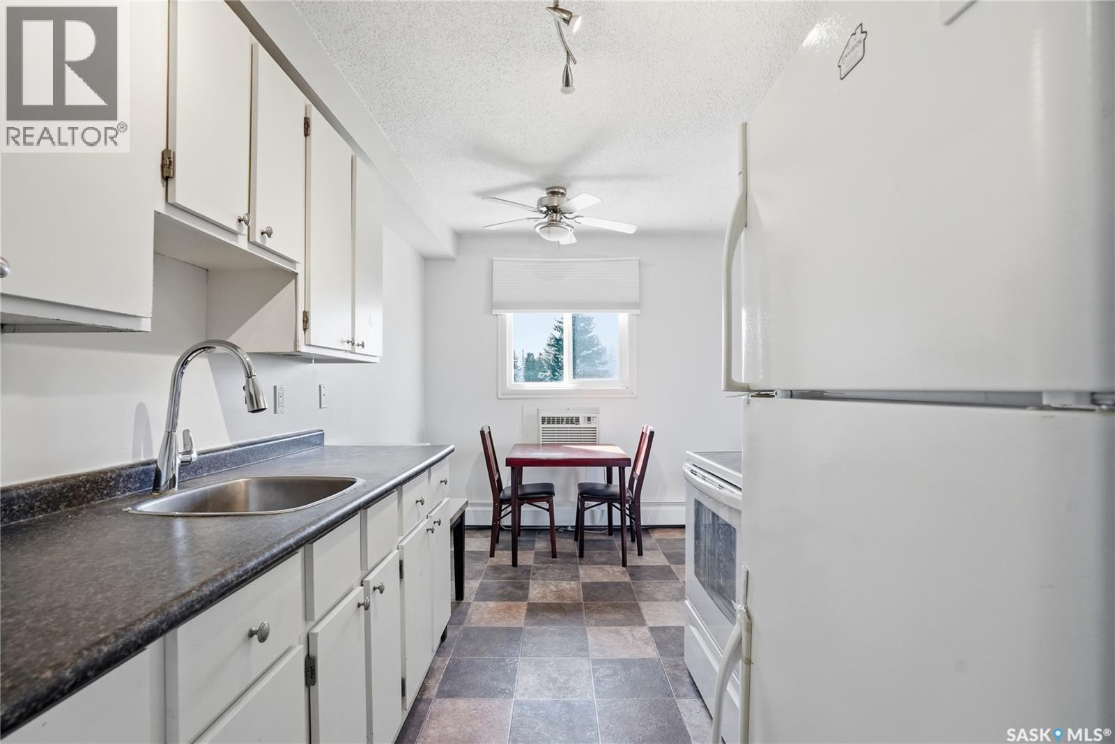 18 116 Acadia Court, Saskatoon, Saskatchewan  S7H 4T7 - Photo 4 - SK037131