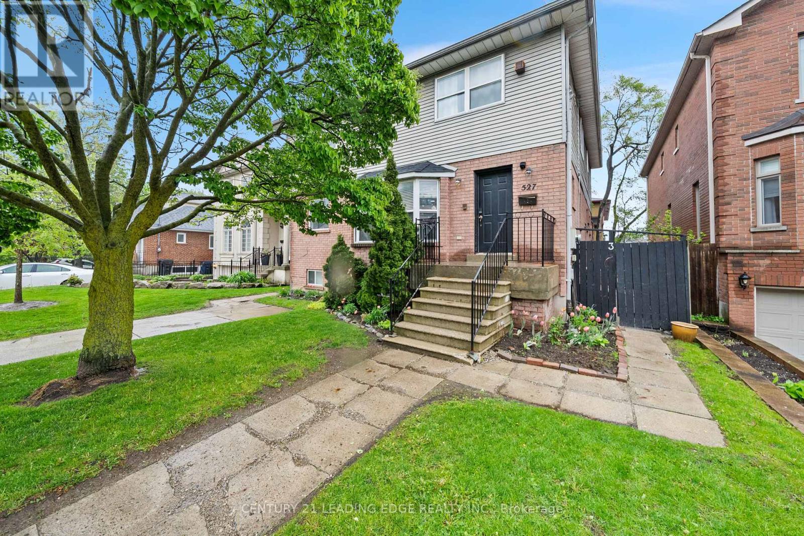 527 GLENGARRY AVENUE, Toronto, Ontario