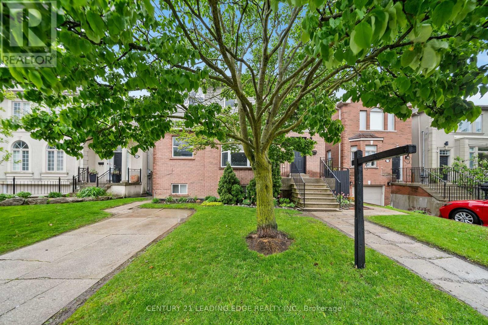 527 Glengarry Avenue, Toronto, Ontario  M5M 1G2 - Photo 2 - C13176280