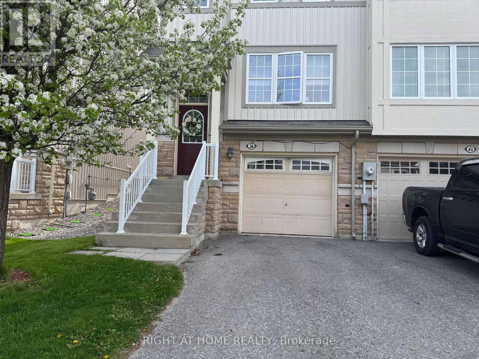 36 Farmstead Dr Drive, Clarington, Ontario  L1C 0K9 - Photo 4 - E13176332
