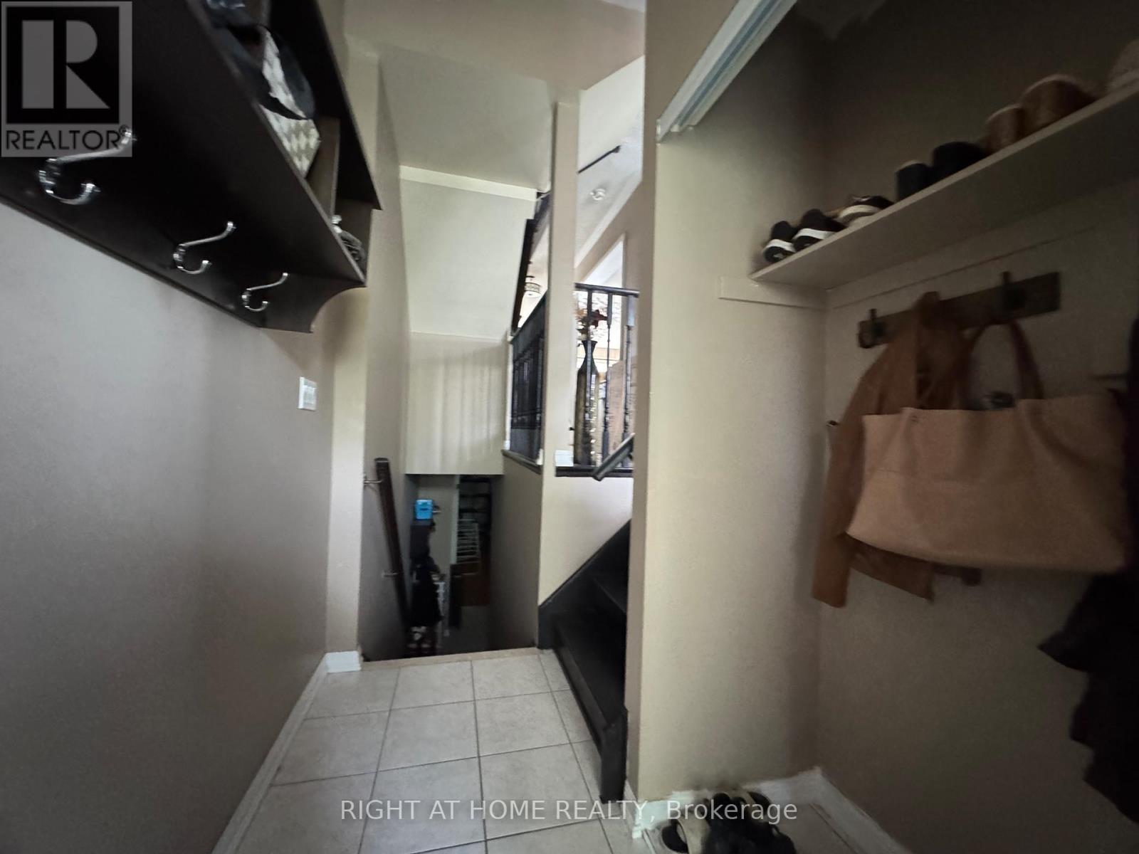 36 Farmstead Dr Drive, Clarington, Ontario  L1C 0K9 - Photo 5 - E13176332
