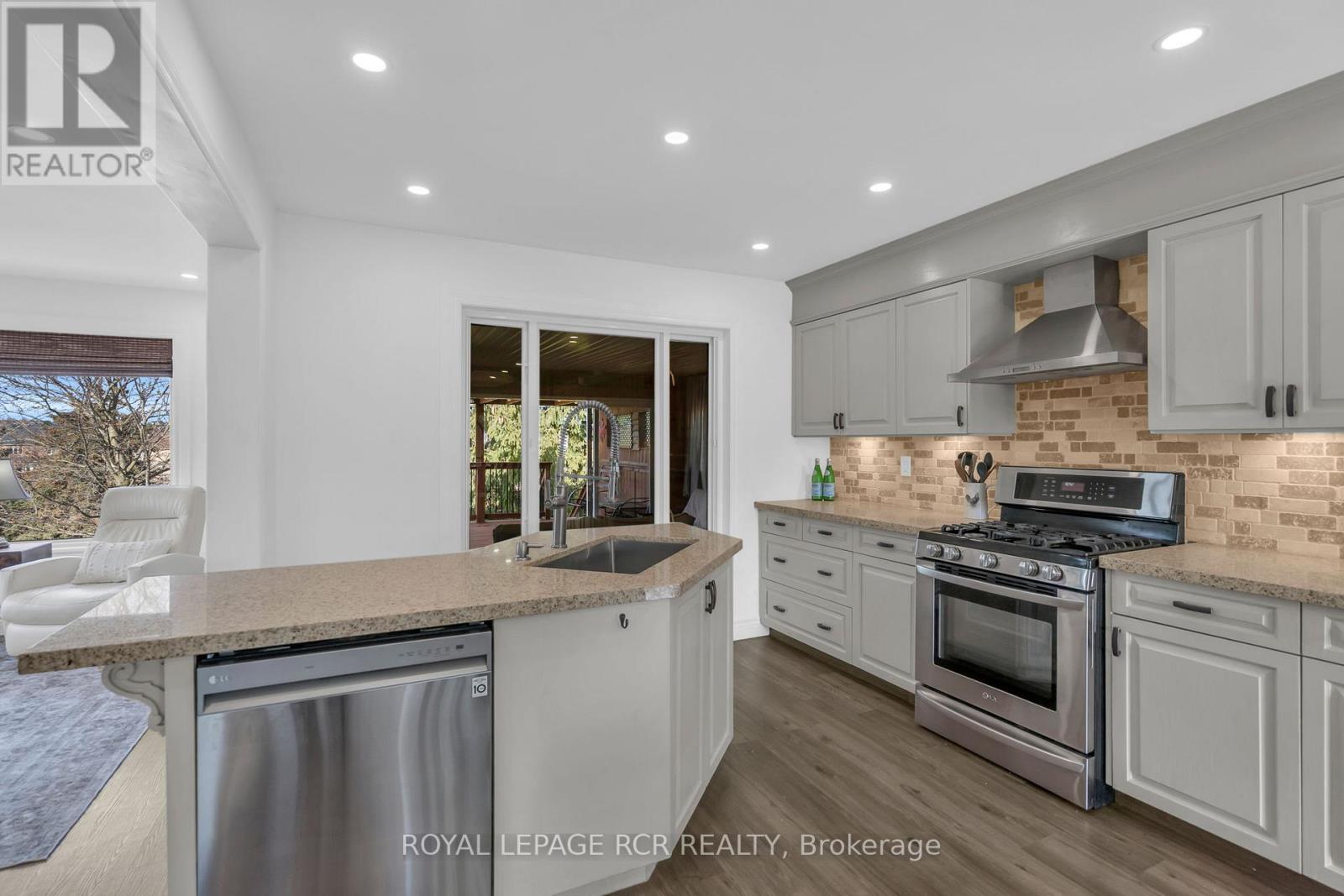 11 Golfview Boulevard, Bradford West Gwillimbury (Bradford), Ontario  L3Z 3Z1 - Photo 12 - N13176182