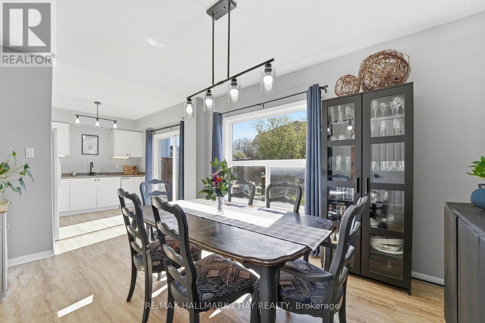 167 Maplewood Drive, Essa (Angus), Ontario  L0M 1B4 - Photo 4 - N13176194