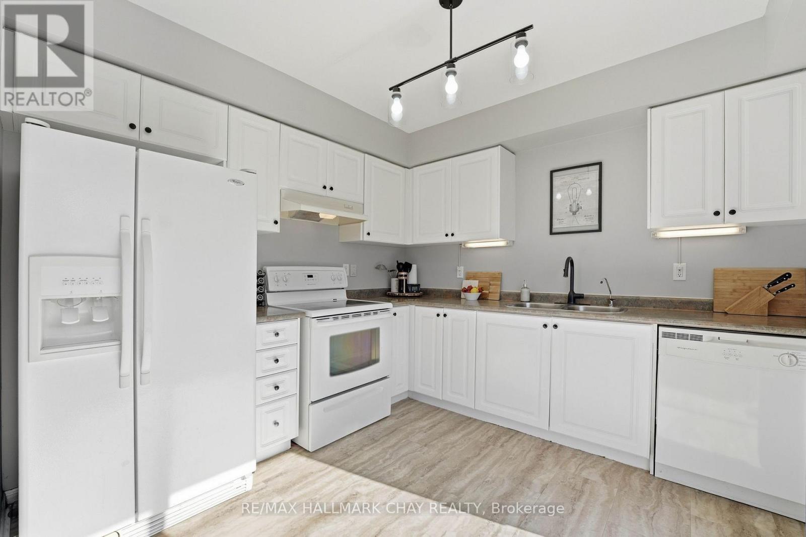 167 Maplewood Drive, Essa (Angus), Ontario  L0M 1B4 - Photo 9 - N13176194