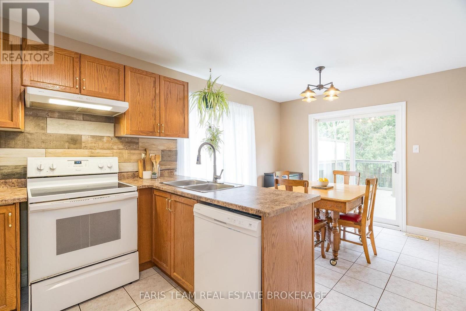1006 Leslie Drive, Innisfil, Ontario  L9S 2B2 - Photo 7 - N13176234