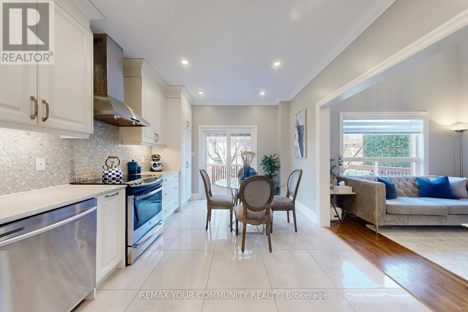 54 English Oak Drive, Richmond Hill, Ontario  L4E 3W2 - Photo 6 - N13176342