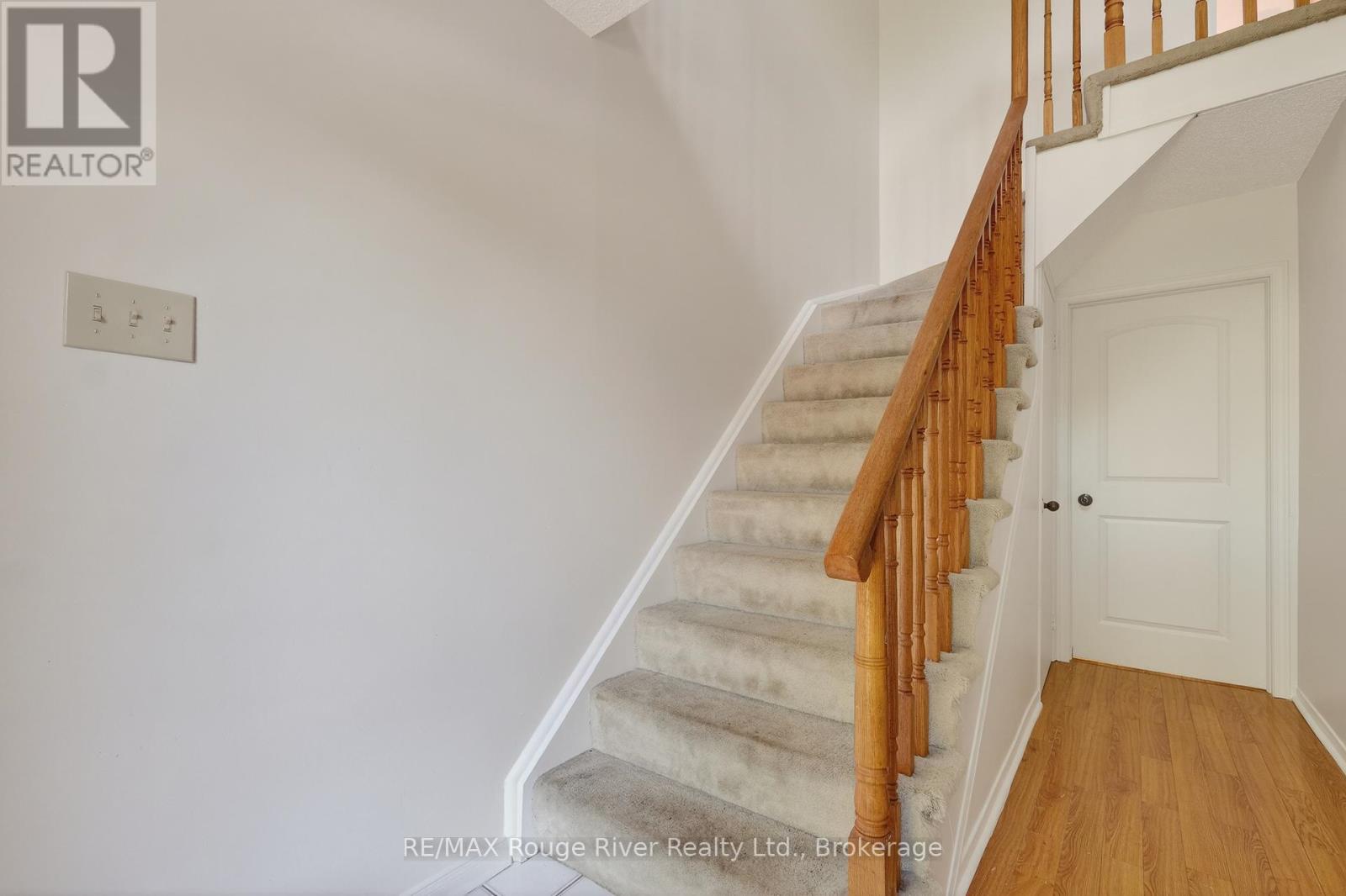 9 Farncomb Crescent, Clarington, Ontario  L1C 4L5 - Photo 3 - E13176462